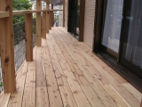 変形敷地に合わせた パーゴラ付きデッキ