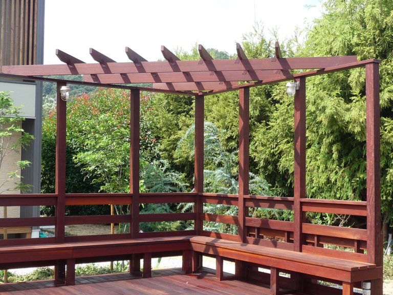 ウッドデッキ日除け施工例